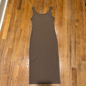 Chic Sleeveless Tan Midi Dress